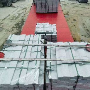 江苏 芝麻白仿形加直形路沿石出货日常