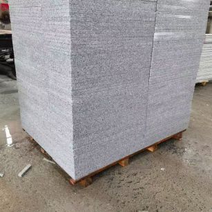 江苏 芝麻白火烧面1.8厚300*600地铺石，尺寸标准，厚薄均匀