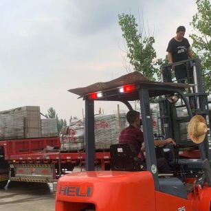 江苏 黄金麻冰裂纹，地铺石装车