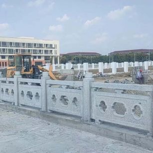 江苏 白麻花岗岩荔枝面河道栏杆