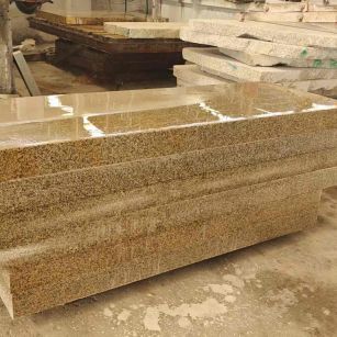 江苏 黄金麻栏杆料半成品加工中