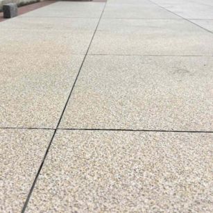 江苏 黄金麻花岗岩石板材荔枝面地面铺装效果