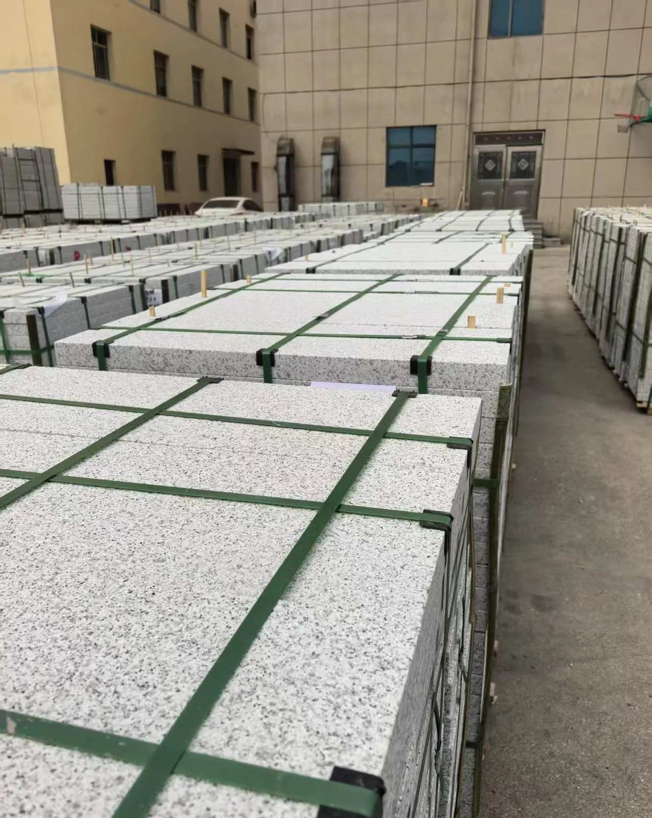 江苏 白麻花岗岩5.0公分荔枝面地铺石