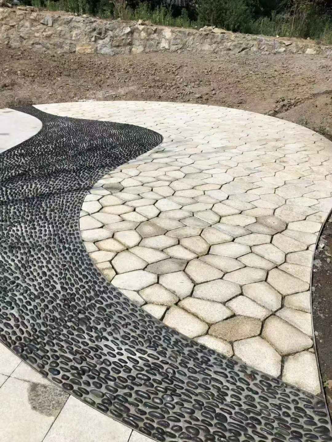 江苏 黄金麻冰裂纹地铺石工地铺装案例