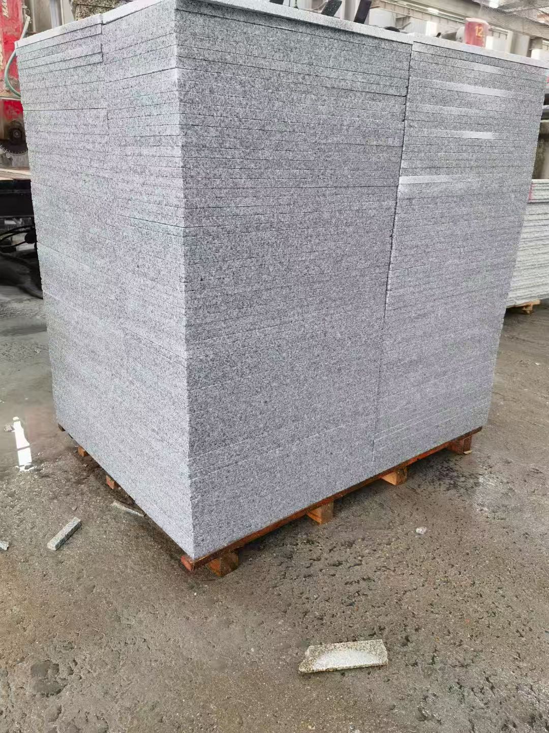 江苏 芝麻白火烧面1.8厚300*600地铺石，尺寸标准，厚薄均匀