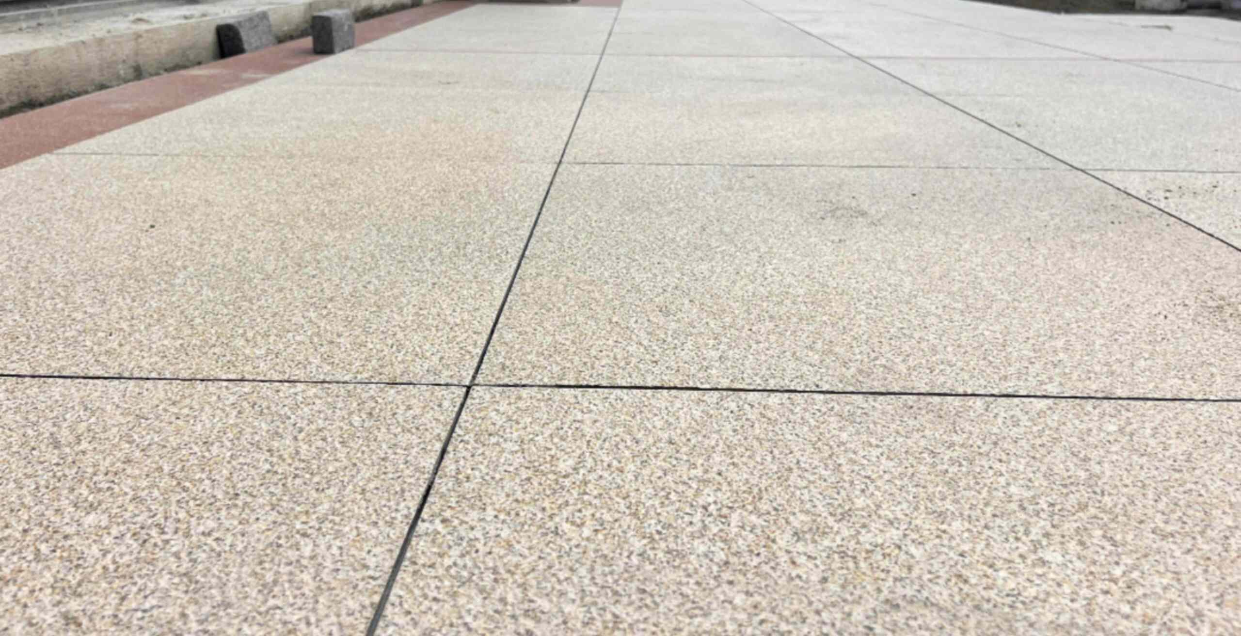 江苏 黄金麻花岗岩石板材荔枝面地面铺装效果