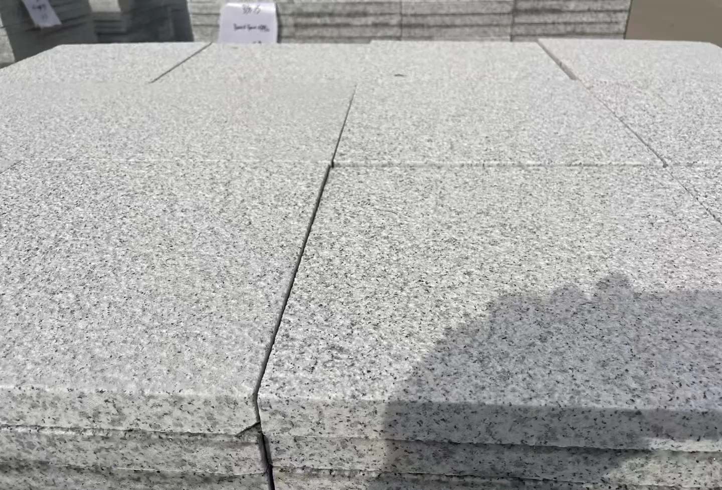 江苏 白麻花岗岩石材推荐 荔枝面地铺石