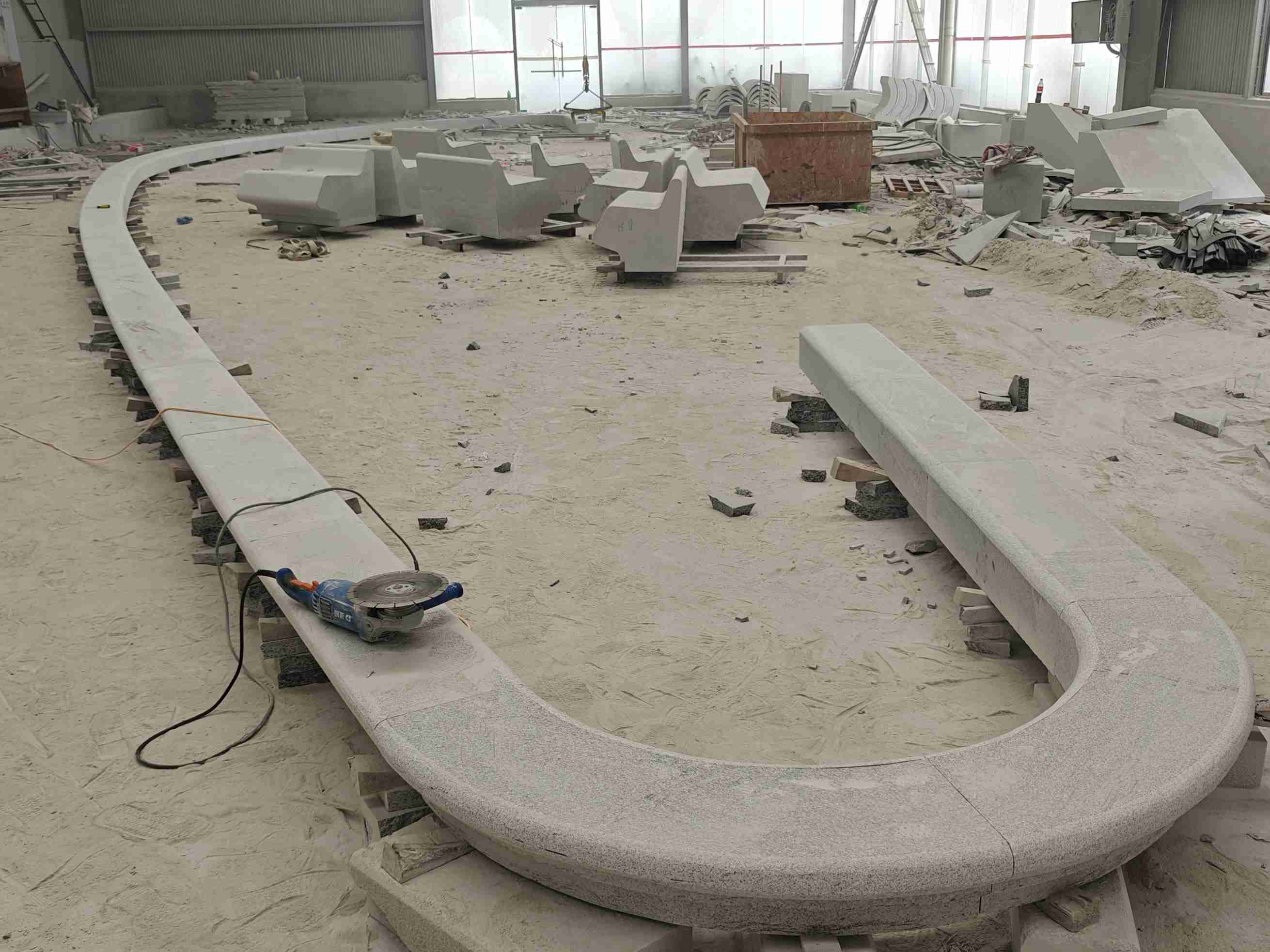 江苏 芝麻白花岗岩弧形花坛石，坐凳石