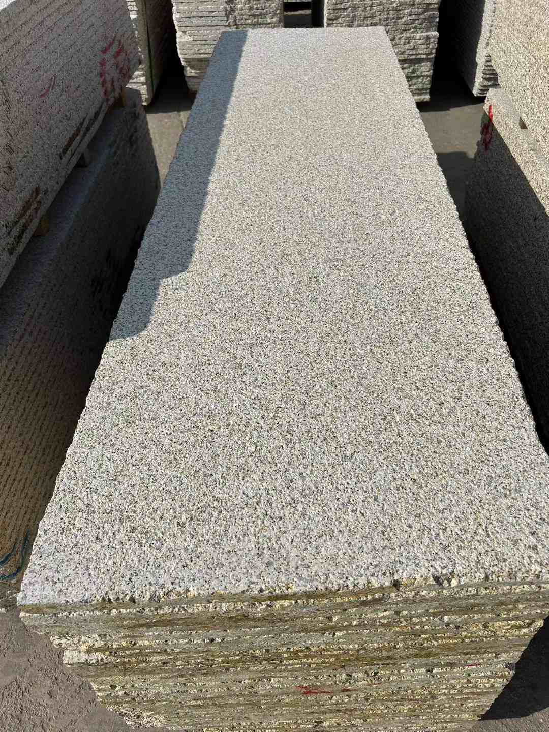 江苏 黄金麻花岗岩荔枝面毛板，半成品