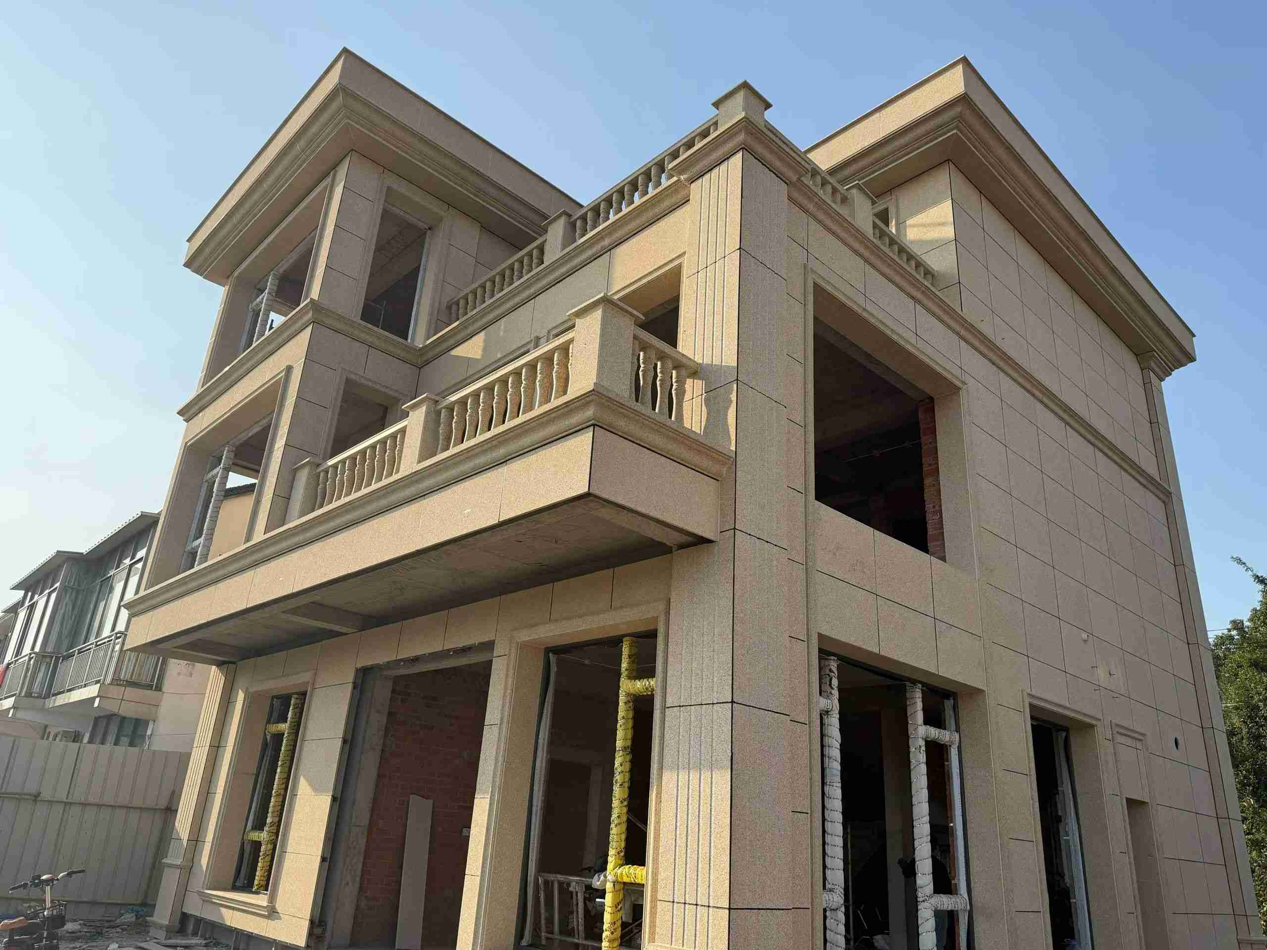 江苏 黄金麻花岗岩石材荔枝面外墙干挂效果展示