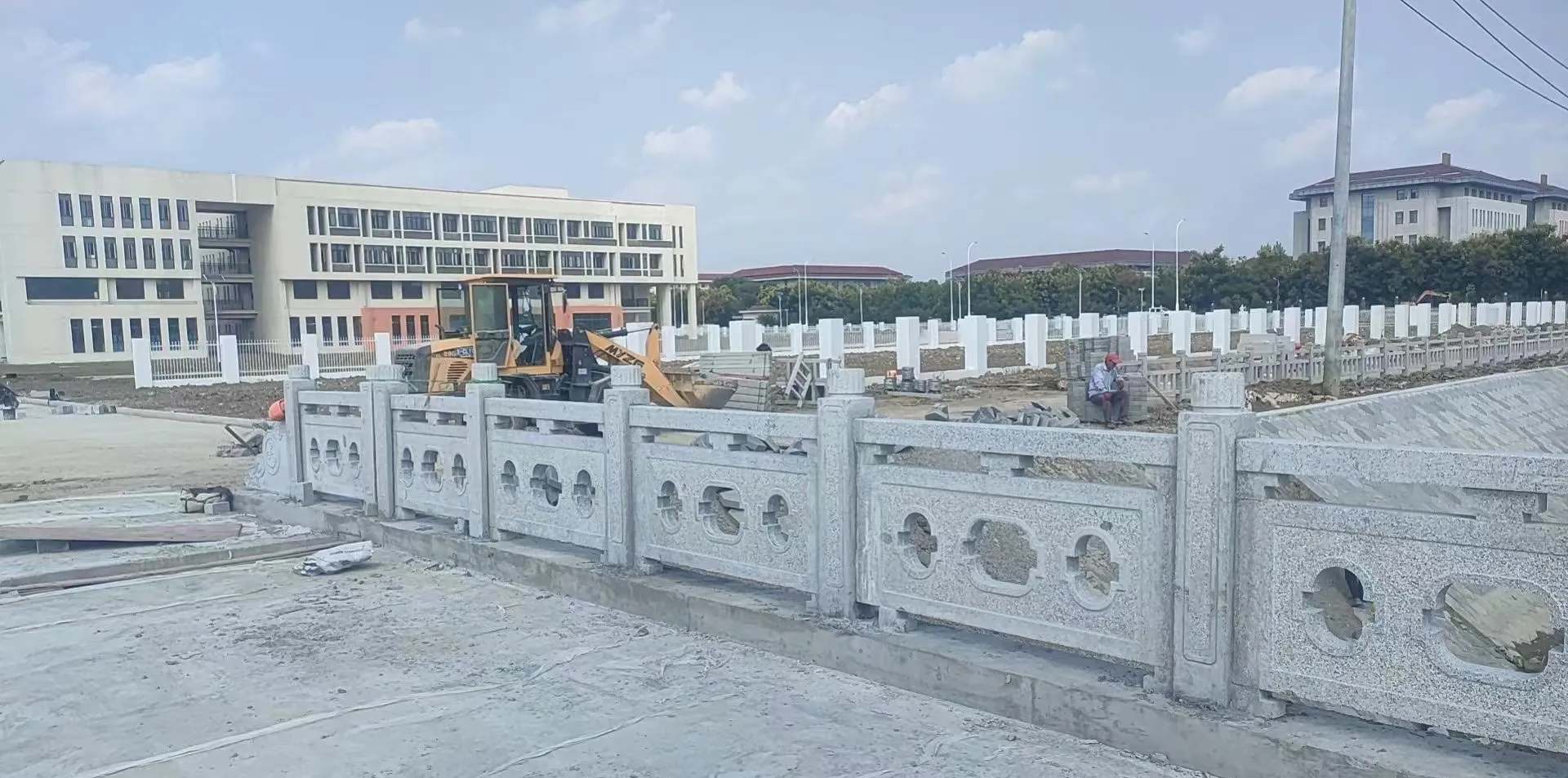 江苏 白麻花岗岩荔枝面河道栏杆