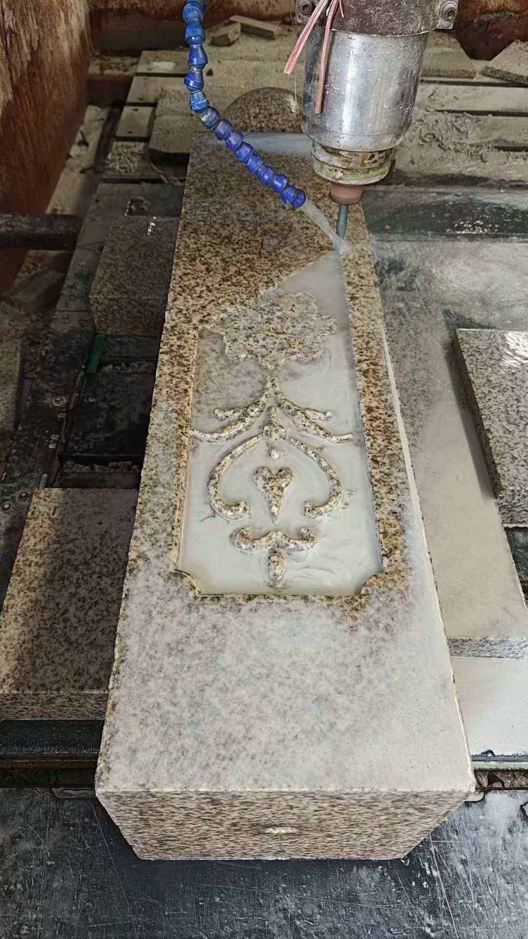 江苏 黄金麻花岗岩异形加工雕刻栏杆大柱