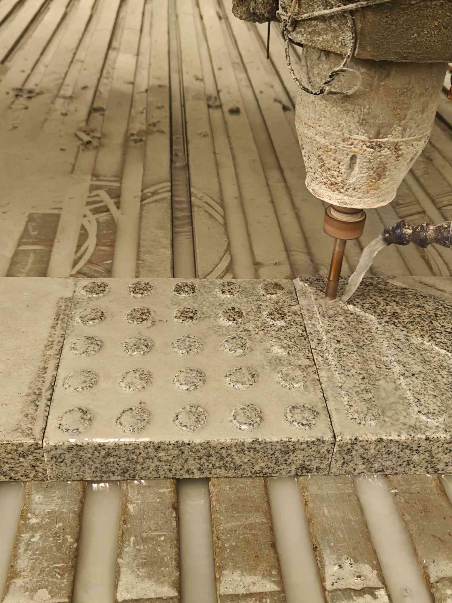 江苏 芝麻白花岗岩石材盲人石、盲道石、盲点石