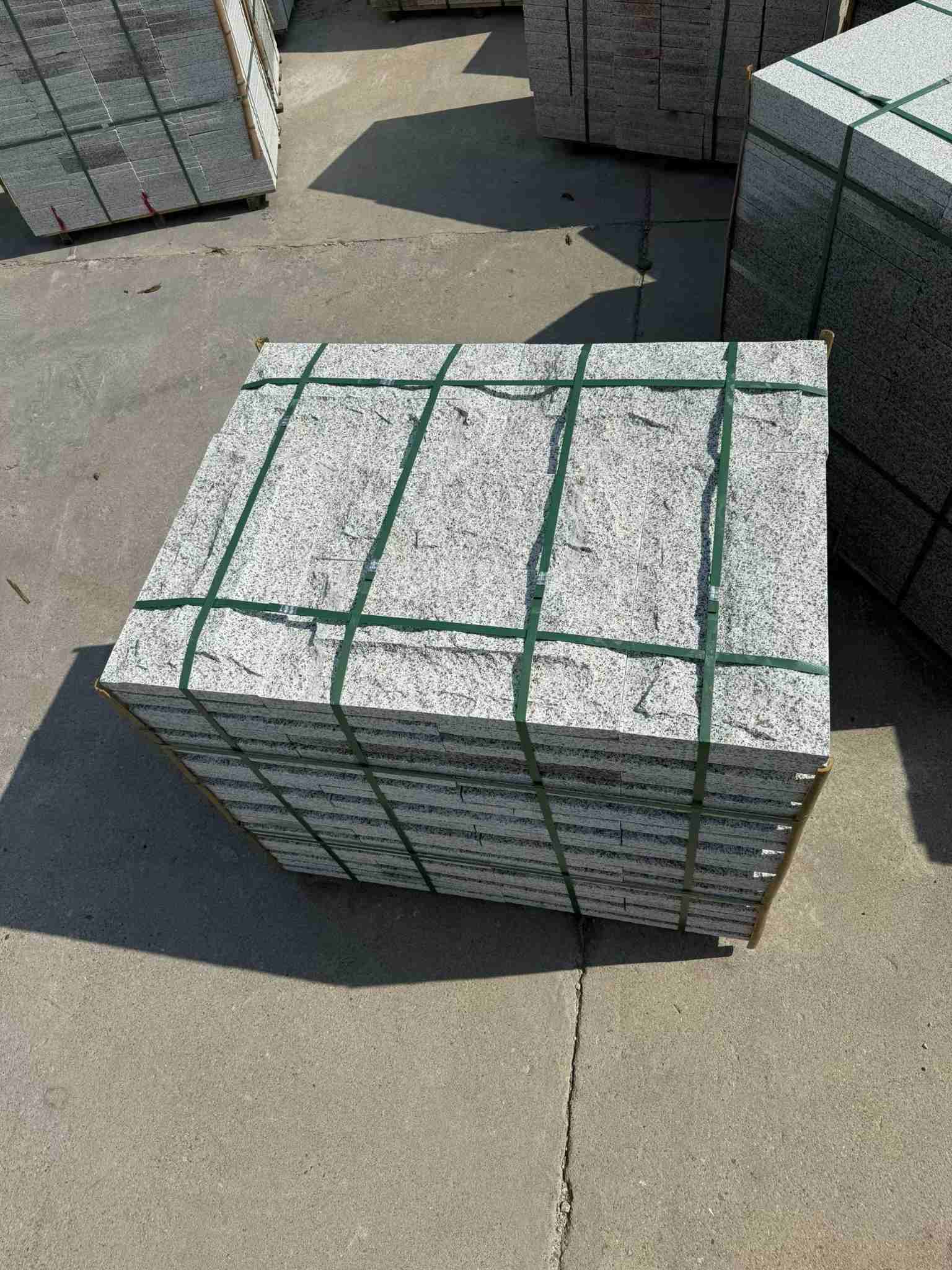 江苏 白麻花岗岩石材自然面蘑菇石成品