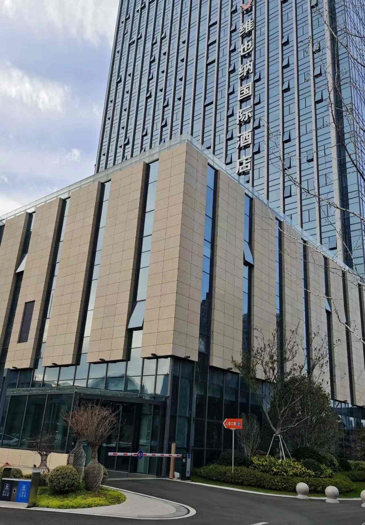 江苏 黄金麻花岗岩外墙干挂