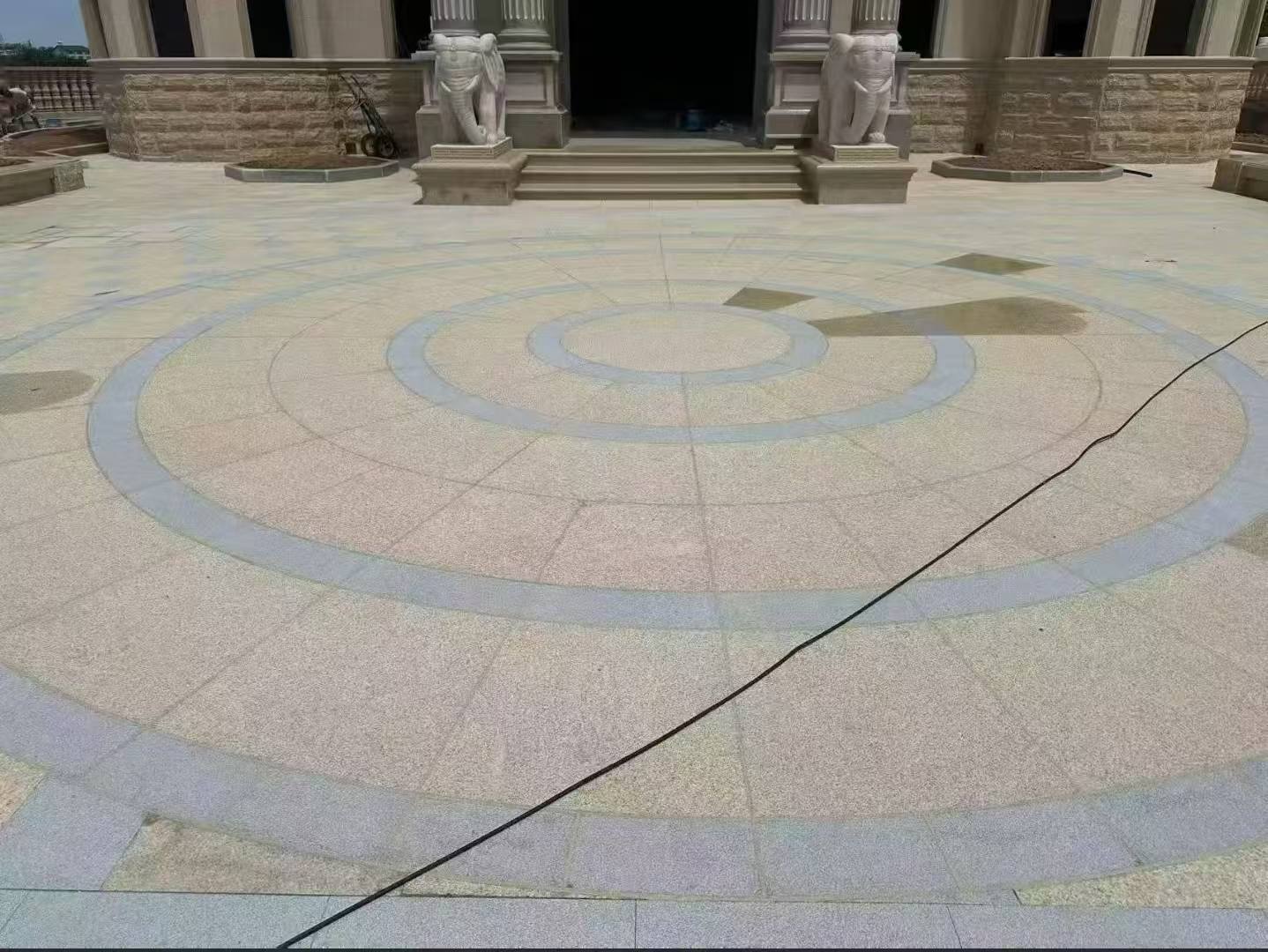 江苏 黄金麻芝麻灰花岗岩石材地铺拼接效果