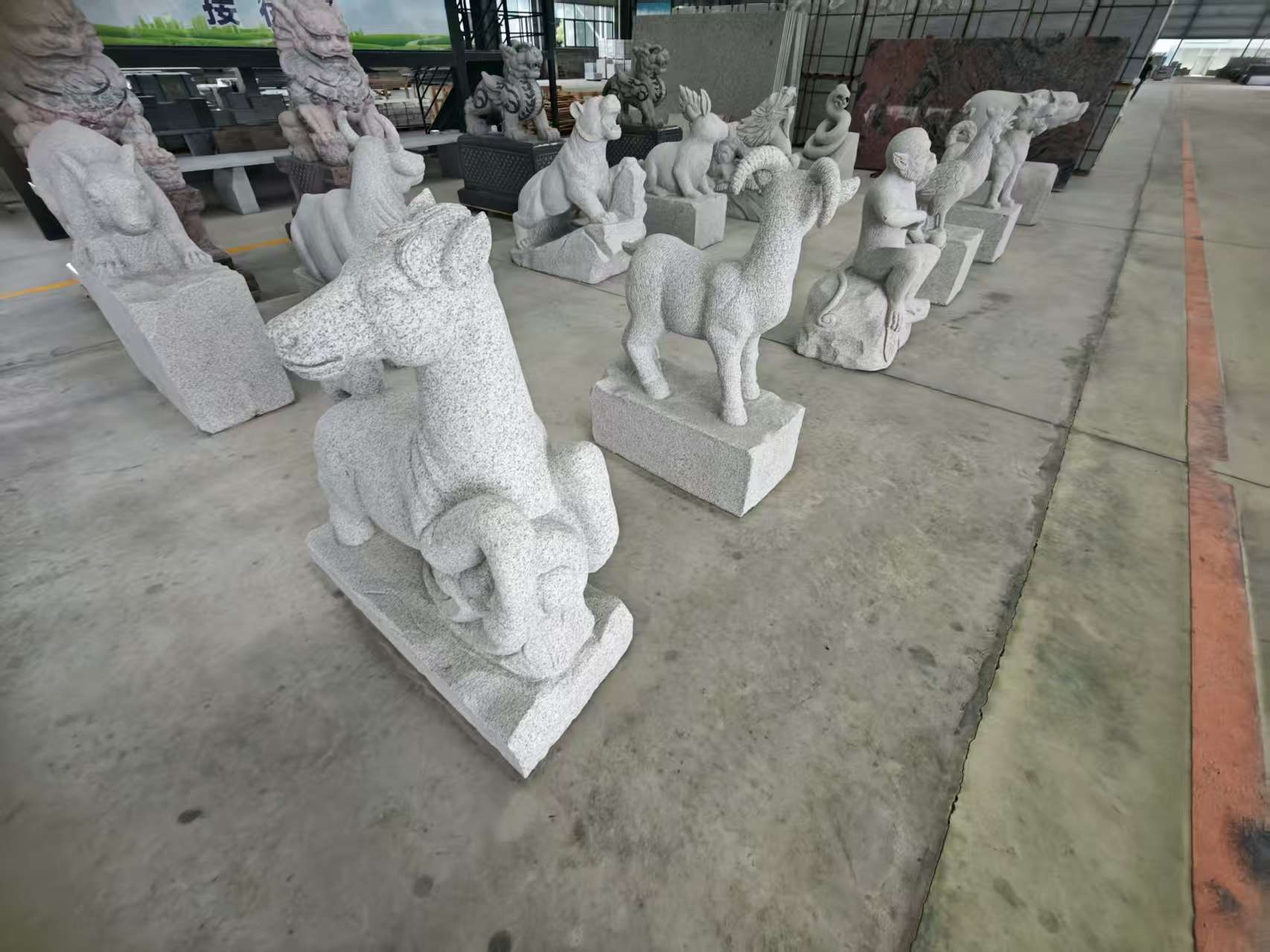 江苏 芝麻白花岗岩造型立体雕刻——十二生肖