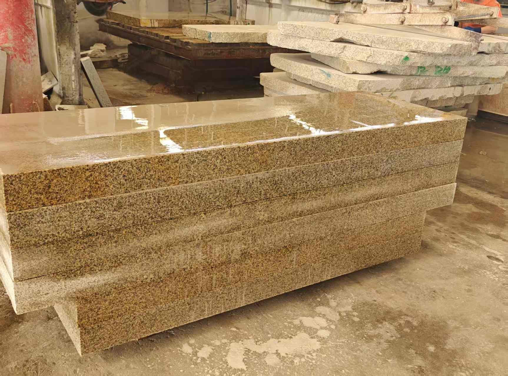 江苏 黄金麻栏杆料半成品加工中